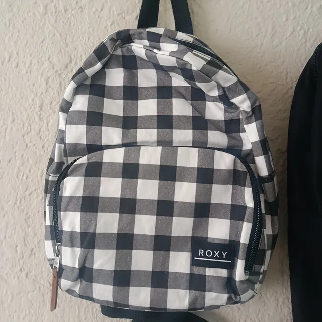 Mochila Roxy (cuadros blanco y negro)
