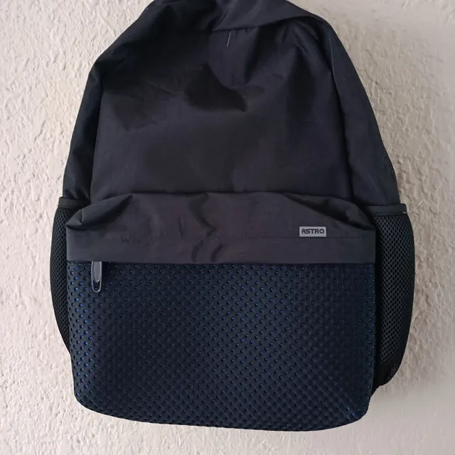 Mochila negra “ASTRO” (tipo urbana)